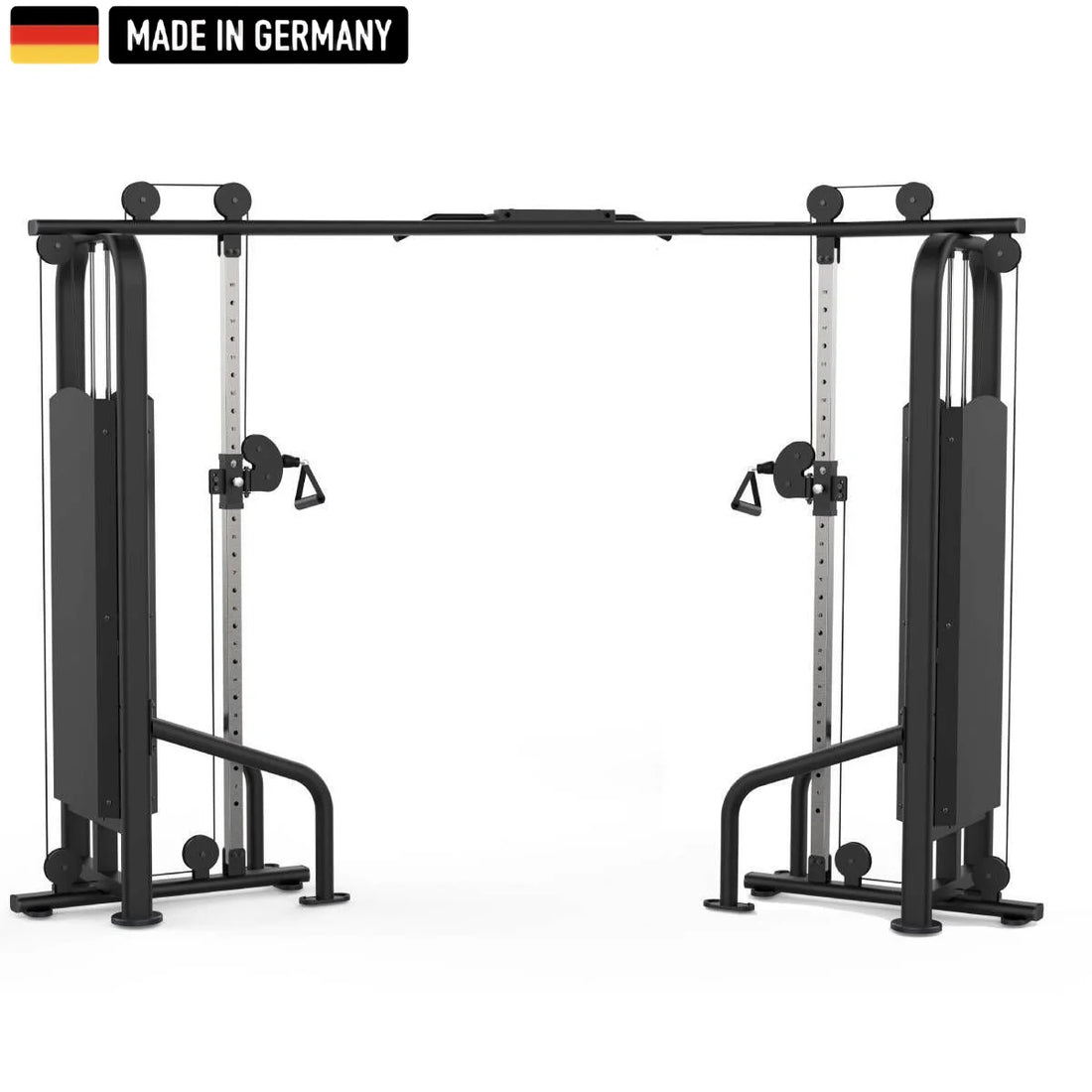 Professionelle verstellbare Kabelzugstation der Titanium Strength Black Series mit hochwertiger Stahlkonstruktion, perfekt für vielseitiges Krafttraining. Made in Germany.