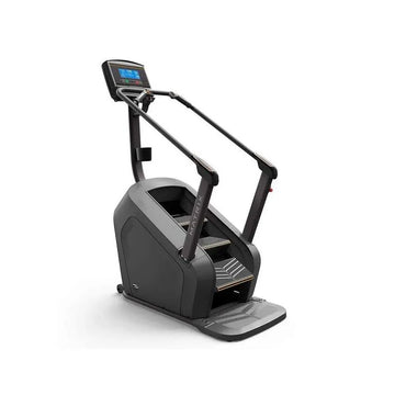 Hochwertige Matrix ClimbMill C50 Treppensteiger-Maschine mit robustem Design, breiten rutschfesten Stufen und einer intuitiven LCD-Konsole für effektives Cardiotraining.