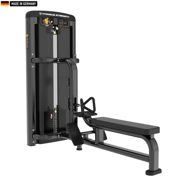 Genesis Series Ruderzugmaschine by Titanium Strength in a professional gym setting